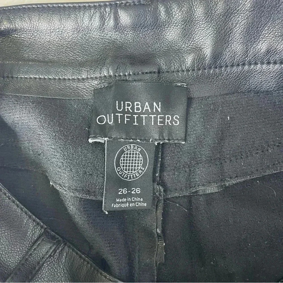 Urban Outfitters UO High & Wide Faux Leather Pant Size 26 - Picture 4 of 8